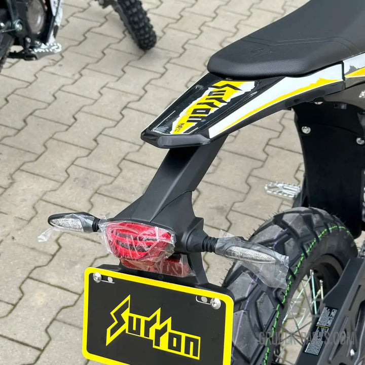 Kurzer Aluminium Kennzeichenhalter Mit Mini Blinker